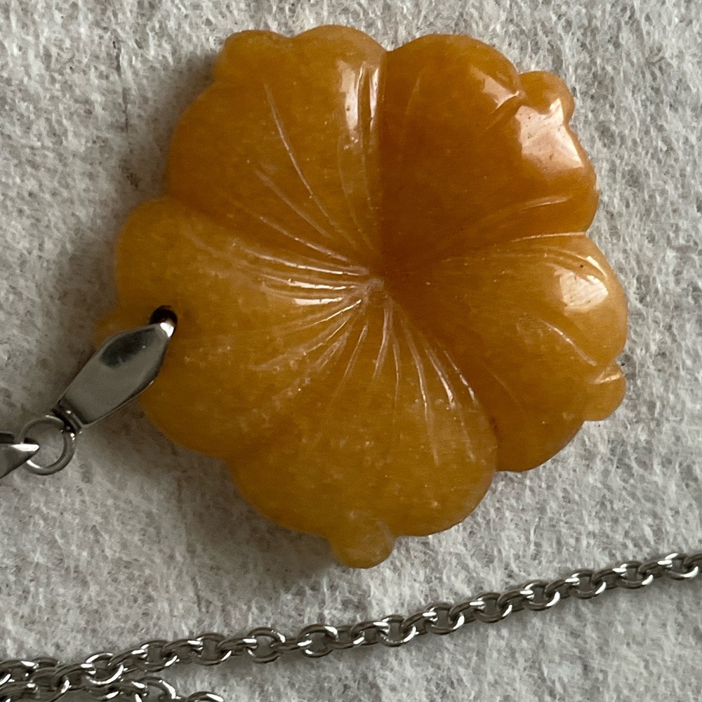 Mustard color pendent, 316 S.Steel Necklace (hipoalergénic) safe for the skin